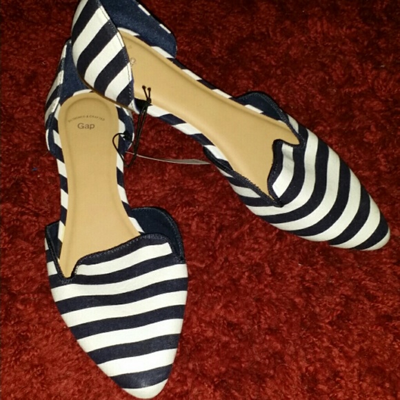 Black & White Stripped Pointed Toe Flats