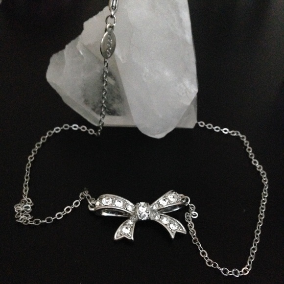 Dainty bow necklace 🎀