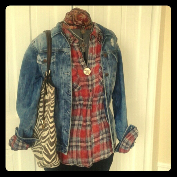 Daytrip button down woven with studded collar