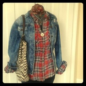 Daytrip button down woven with studded collar