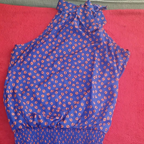 Tie neck sleeveless blouse
