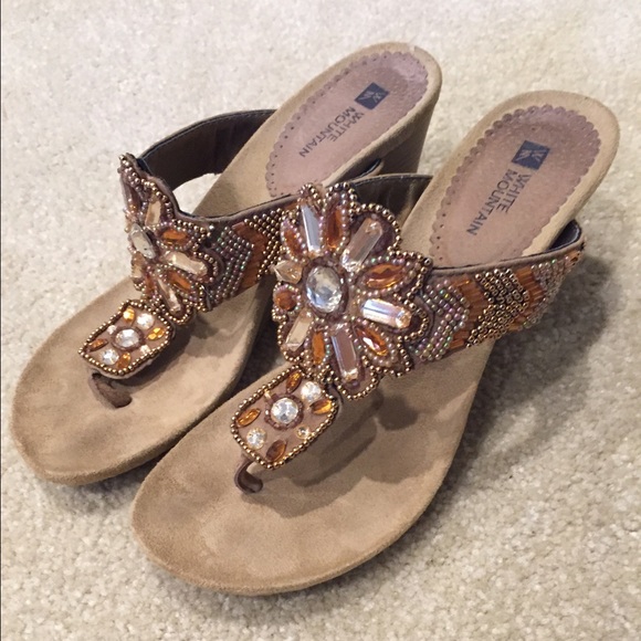 Like new sandal wedges Bronze color with bling sz7