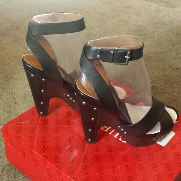 Guess Hight Heels - Picture 2 of 3