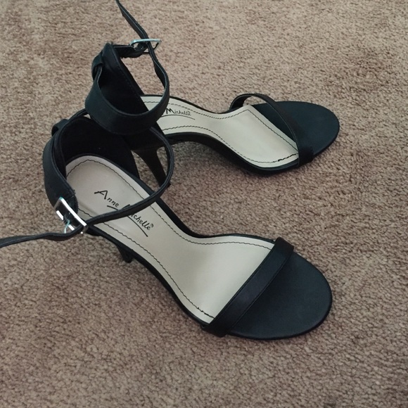 Shoes - Black Single Sole Heels