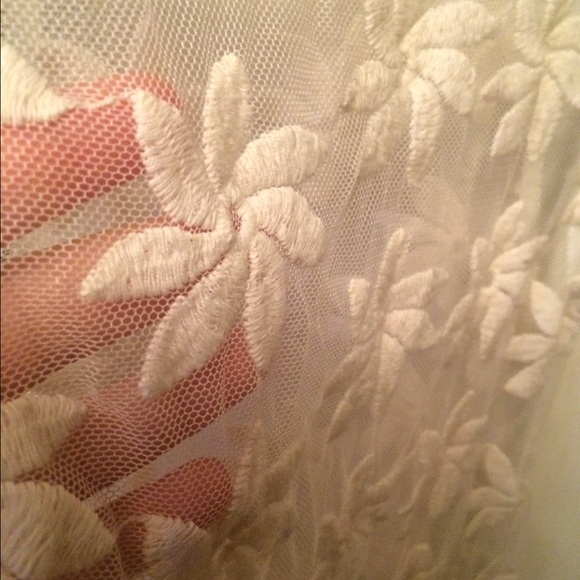 Delias xs off white sheer top - Picture 4 of 4