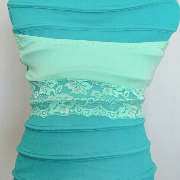 Sweetheart Laced Crop Top - Picture 3 of 3