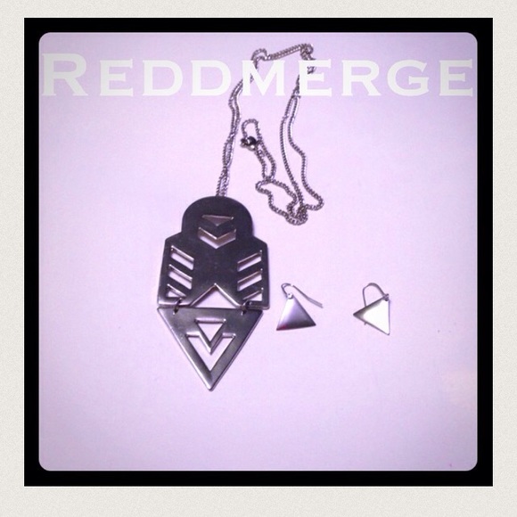 🎉HOST PICK 🎉Aztec Pendent Necklace SET NWT - Picture 3 of 4