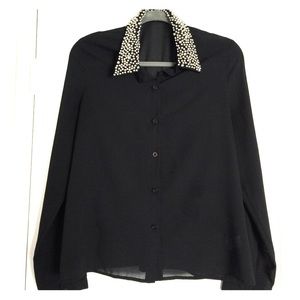 Long sleeve button blouse w/ beaded collar. Size L