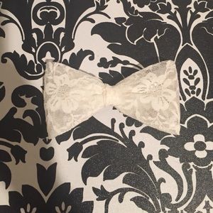 White Lace Bow! 💖
