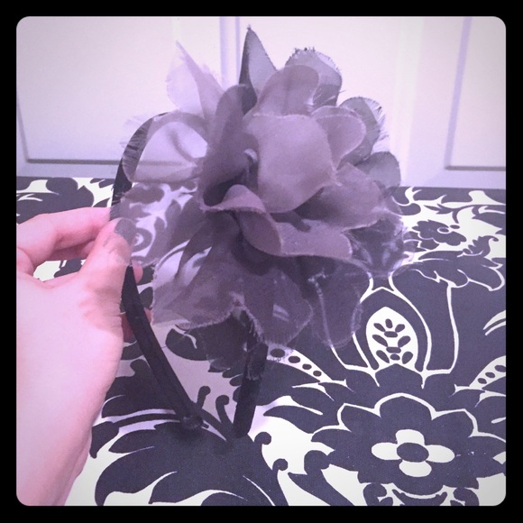 Cute Black and Gray flower Headband. 💖