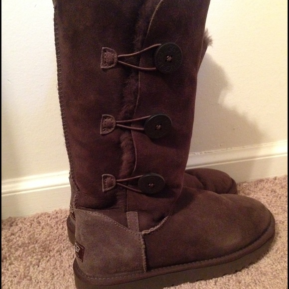 Chocolate UGG Bailey button