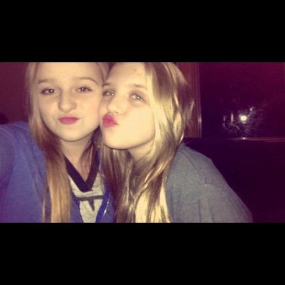 Meet your Posher, Alyssa - Picture 2 of 3