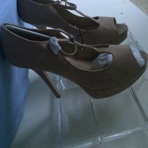 T Strap Peep Toe Suede Pump (size 10; runs small)