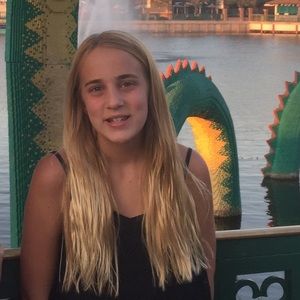 Meet your Posher, Lauren