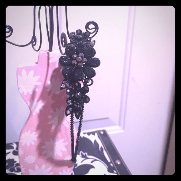 Black flower headband! 💖