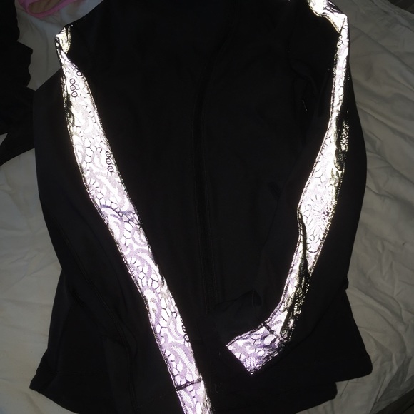 ❌SOLD❌Lululemon reflective lace jacket and gloves - Picture 3 of 3