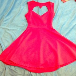 Dress super cute open back.