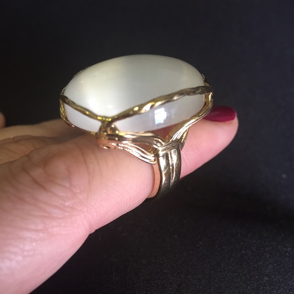 Ariella Collection Jewelry - EUC Ariella Round Cats Eye Statement Cabochon Ring