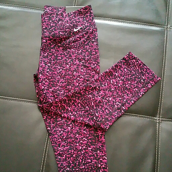 Nike crop leggings size M