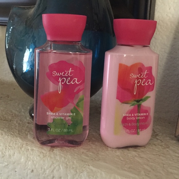 Shower gel and body lotion