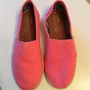 Youth Toms (Fits women's 6.5)