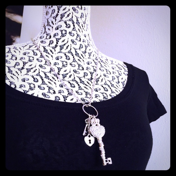 Diamond Crown💕Locket &Key Necklace NWOT*Brand New