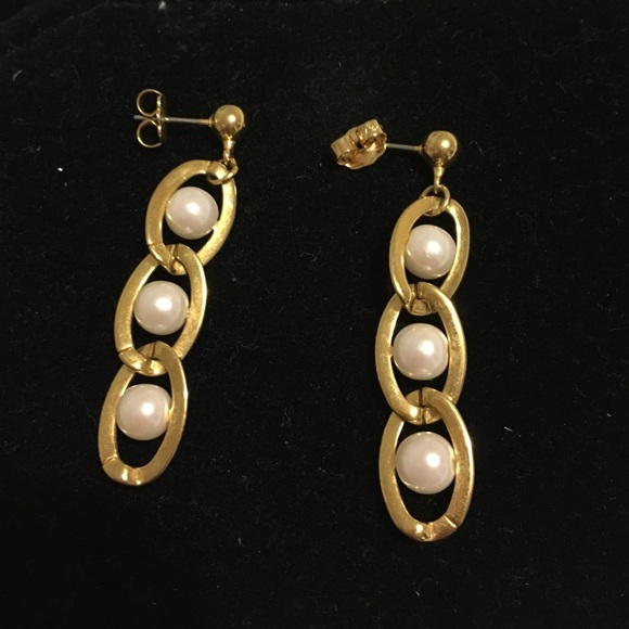 Pearl & gold dangling earrings