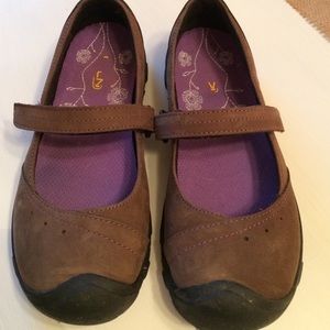 Brown Mary Jane Keens
