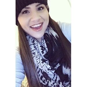 Meet your Posher, Cassandra