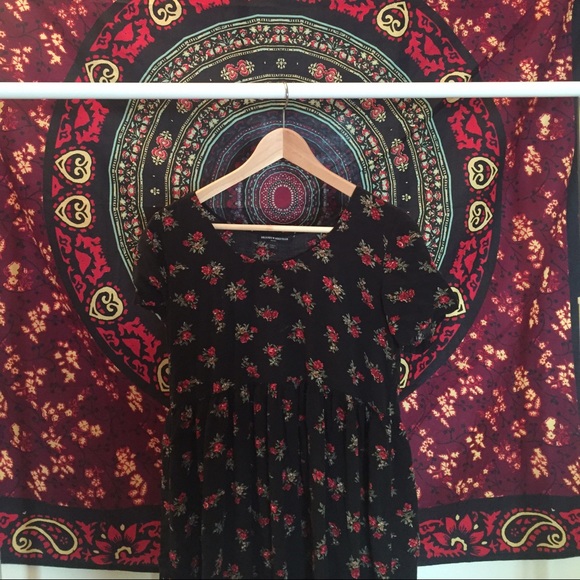 Brandy Melville Floral babydoll dress - Picture 2 of 2