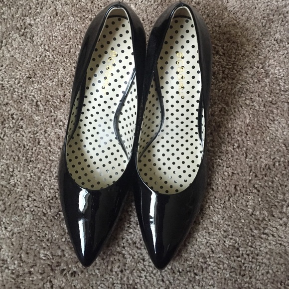 BCBGirls Shoes - BCBG black patent pointed pumps size 8.5