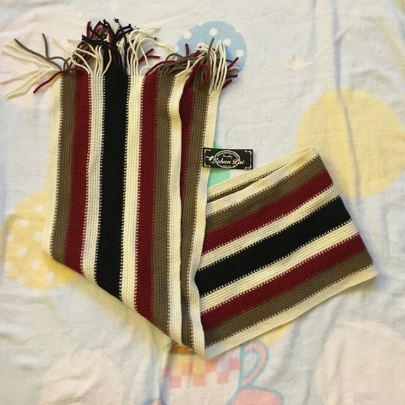 Striped scarf - Picture 2 of 3