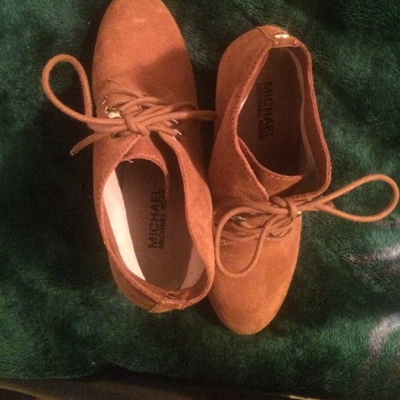 Authentic suede Michael Kors booties - Picture 2 of 4