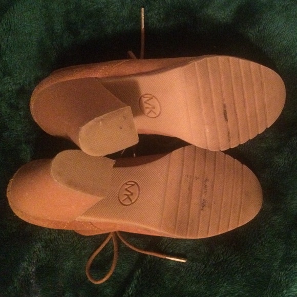 Authentic suede Michael Kors booties - Picture 3 of 4