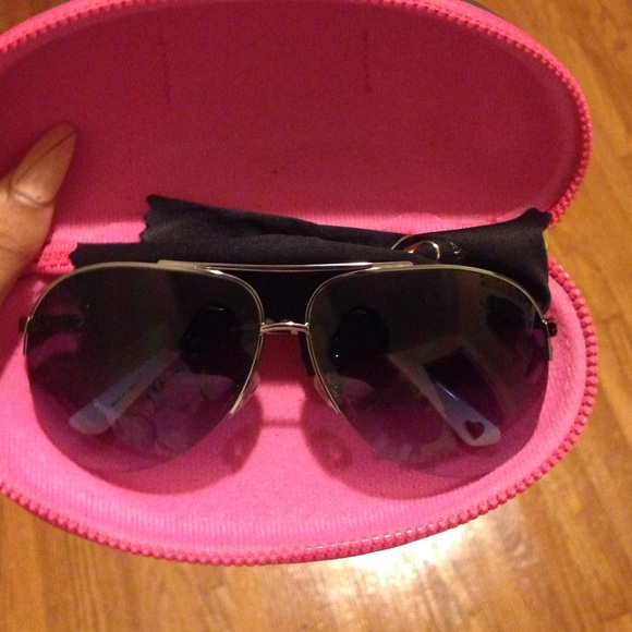 Glasses - Picture 2 of 3