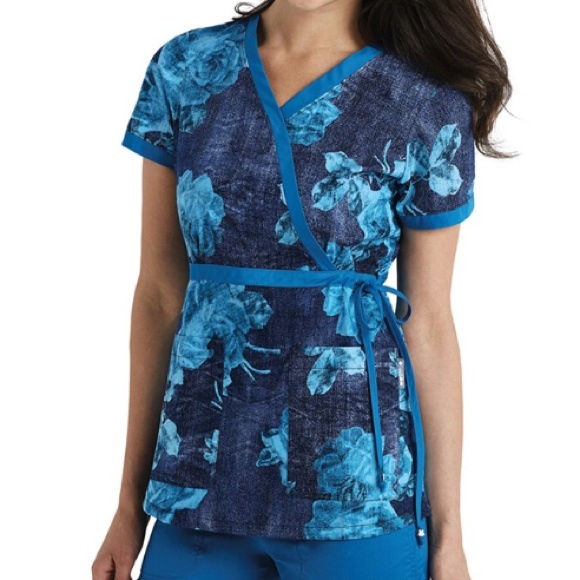 Koi Kathryn Scrub Top NWT