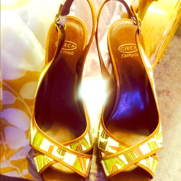 Joan & David Sandles - Picture 1 of 4