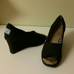 TOMS wedges