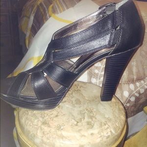 Black leather sandal