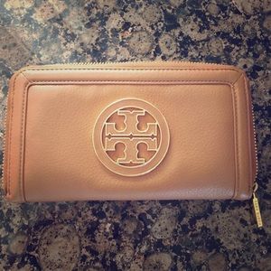 Tory burch continental nude wallet **AUTHENTIC**