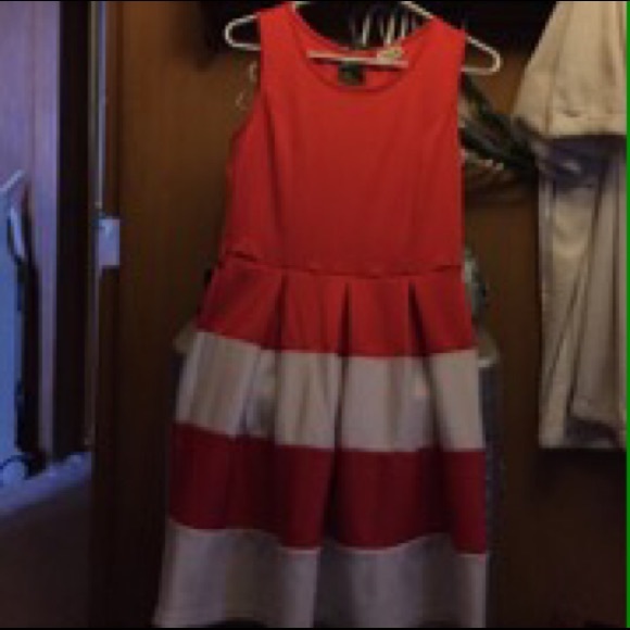 Knee length orange and white dress - Picture 2 of 2