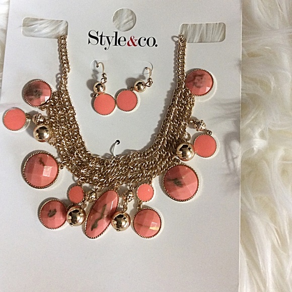 🌸Coral Gold Bib Necklace w/ Earring🌸 - Picture 2 of 3