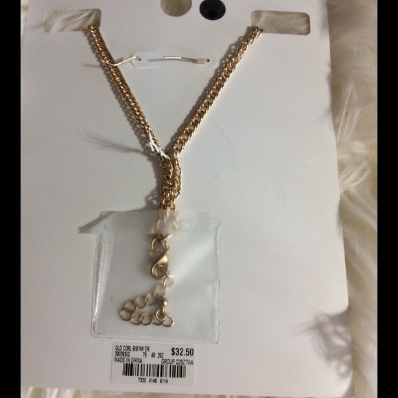 🌸Coral Gold Bib Necklace w/ Earring🌸 - Picture 3 of 3