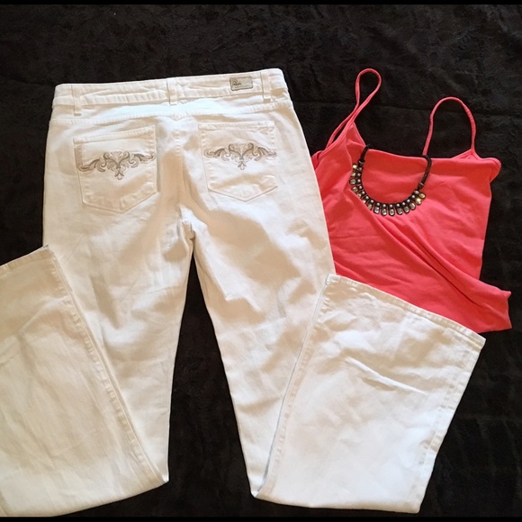 ◻️White jeans w/ metallic embroidered ◻️ - Picture 1 of 4