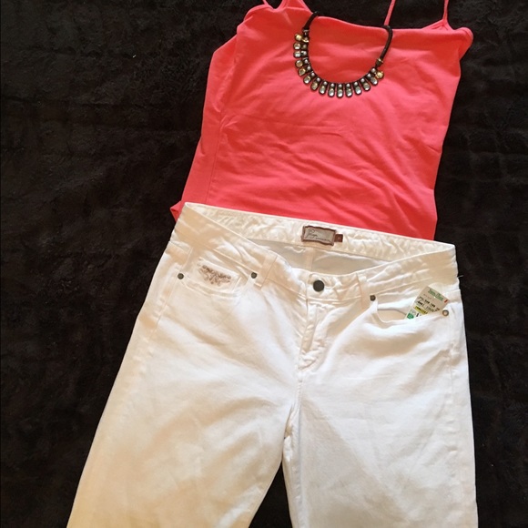 ◻️White jeans w/ metallic embroidered ◻️ - Picture 4 of 4