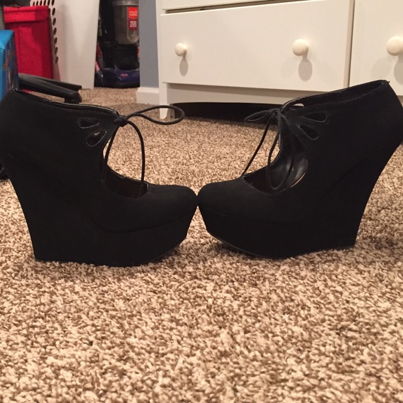 Charlotte Russe black wedges - Picture 2 of 4