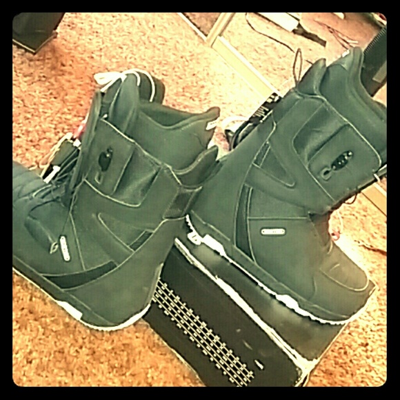 Burton Other - NWT MENS BURTON snowboard boots!