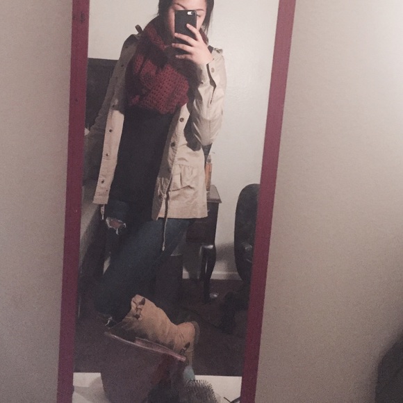 Meet your Posher, Emilis