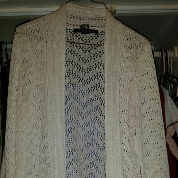 Cream color cardigan. In perfect condition - Picture 1 of 2