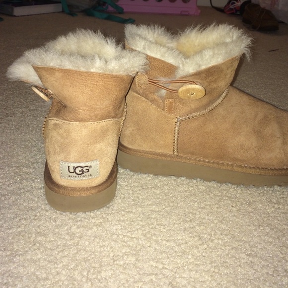 uggs tan